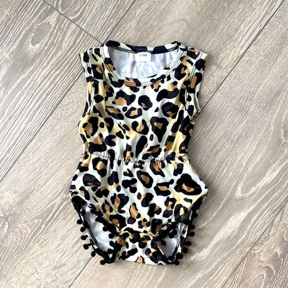 Leopard Romper 3-6 M With Pom Poms - Picture 1 of 2